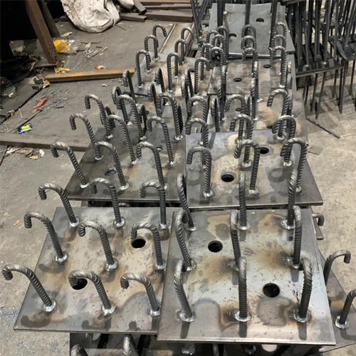 图纸中如何确定唐山预埋件的位置？